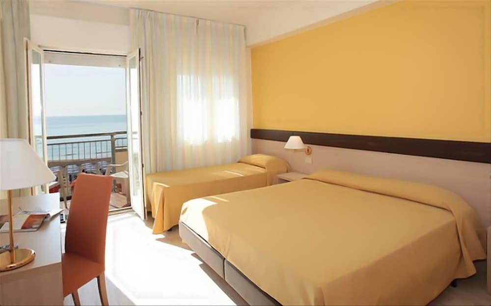 לידו די ג'סולו Hotel Astor מראה חיצוני תמונה